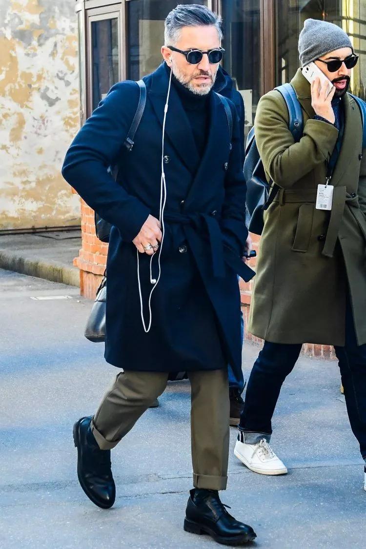 哪款黑色皮靴最好穿,复古白色系皮靴怎么搭配