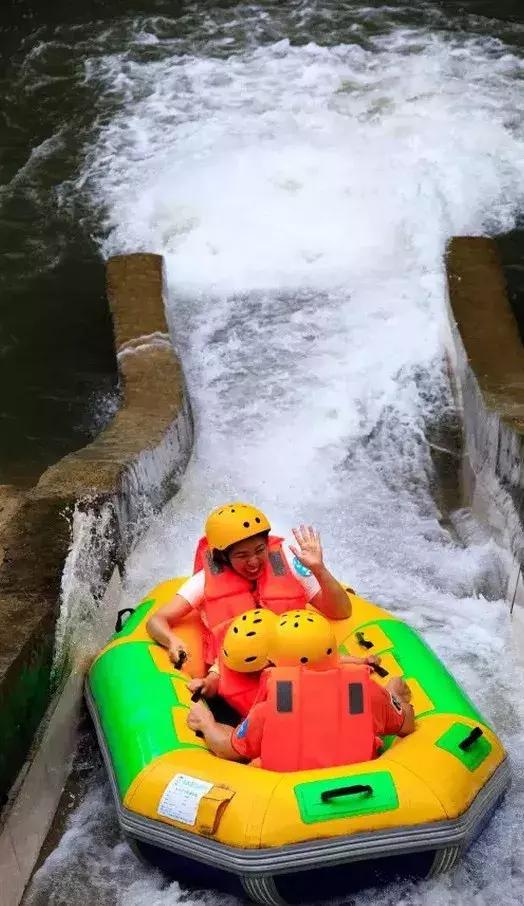 抓住夏日的尾巴来游泳吧,博罗漂流