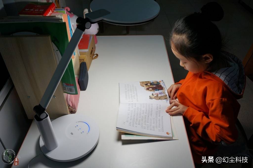 小米lite台灯和华为智选2i,小米充电台灯哪款值得入手