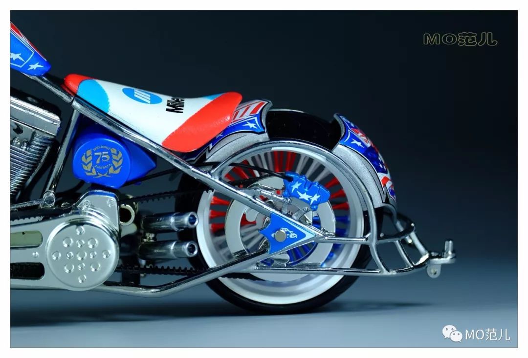 想试试用蓝色“焊”住你的眼睛是什么感受吗？