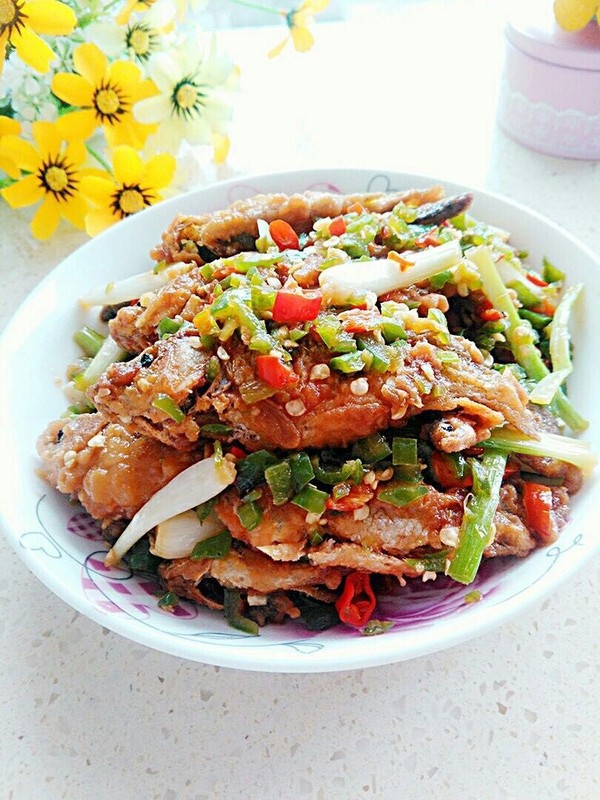 无论吃什么鱼，别再加料酒了，学会“这一招”，鲜嫩不腥还不粘锅