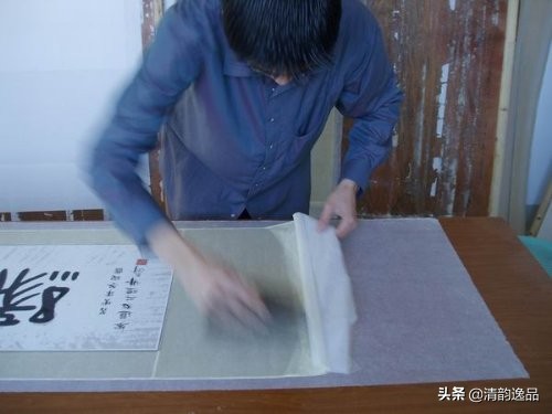 字画木框手工装裱全过程,字画装裱浆糊制作全过程视频