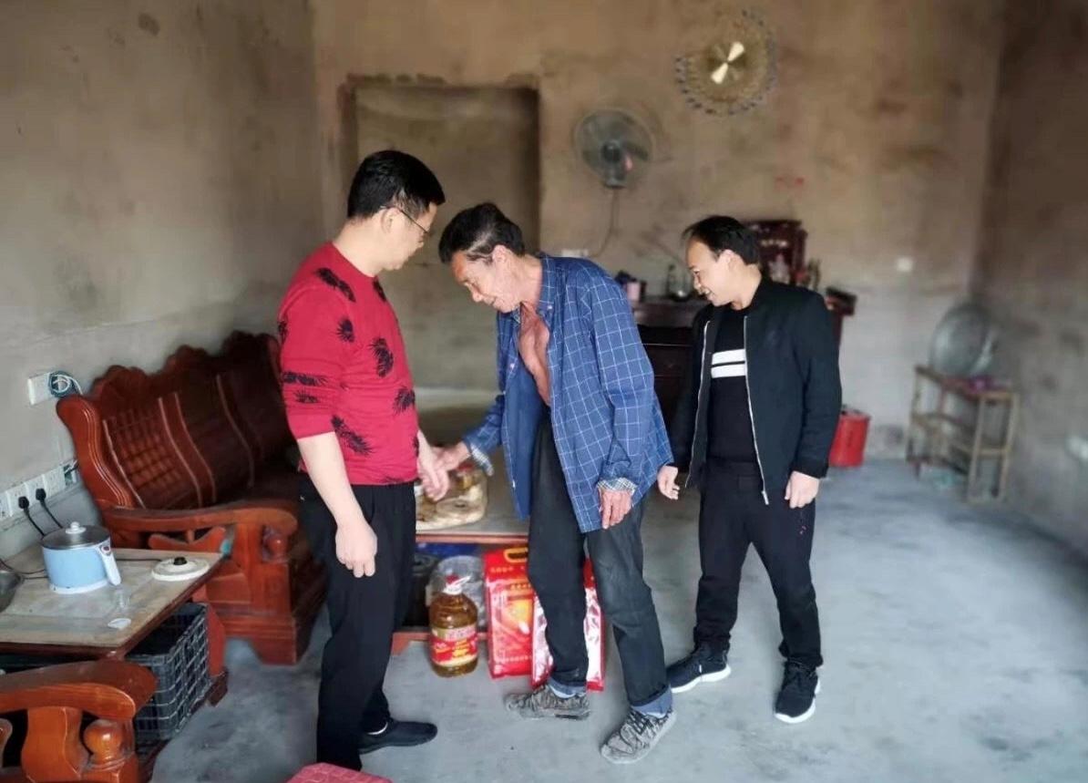 海天下集团董事长黄玉树先生出资20万支持新春慰问活动