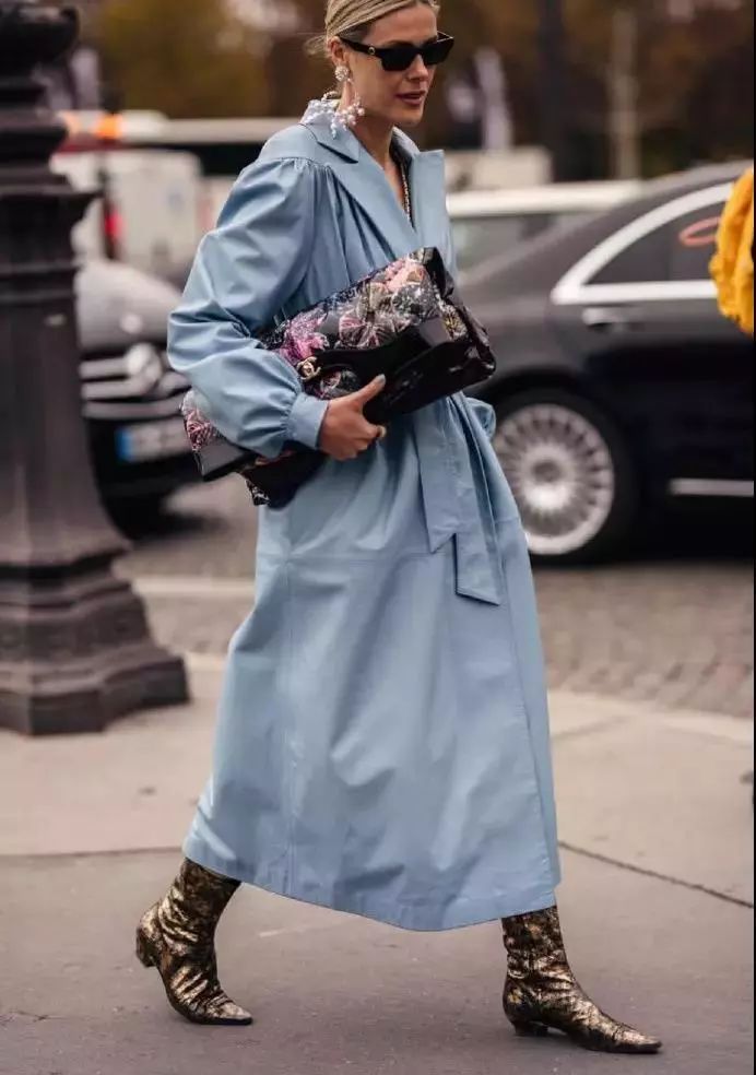 刘雯巴黎时装周2023香奈儿包包,刘雯同款包包香奈儿多少钱