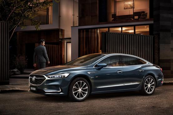 越自己的级让别人“越位”，买B级车价格的别克君越，有多香？