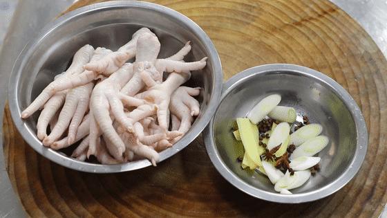 虎皮鸡爪怎么做会又香又烂有点甜,虎皮鸡爪如何做到脱骨而不烂