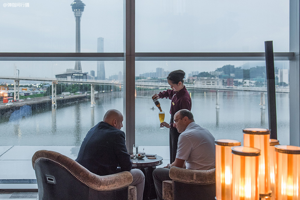 细品光彩琉璃中的东方韵味，澳门旅居的奢雅华贵尽汇于此