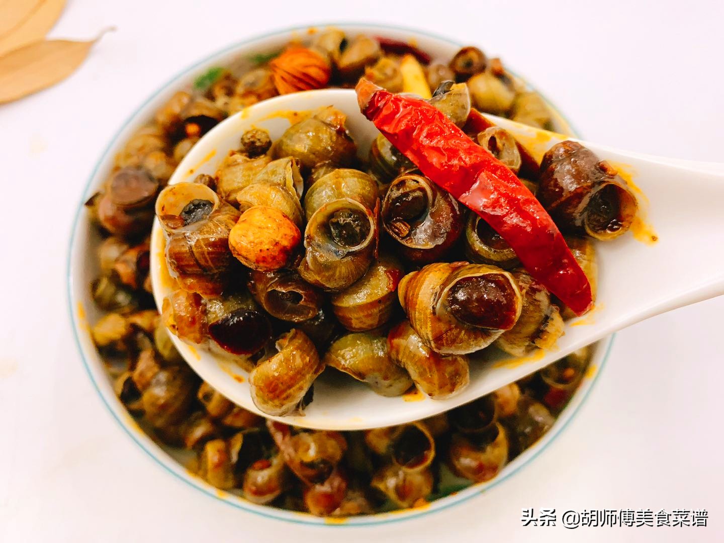 田螺洗出来水绿色,田螺洗干净后还是沙沙的