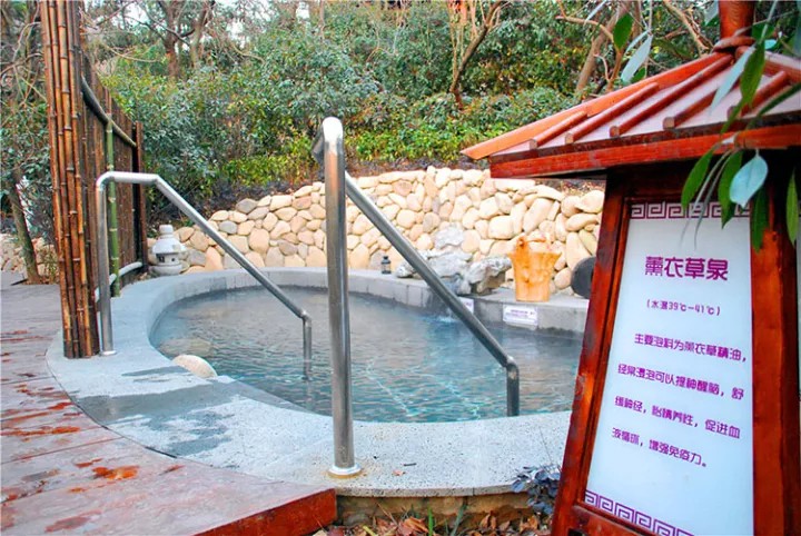 汤山轻奢温泉,汤山温泉度假攻略