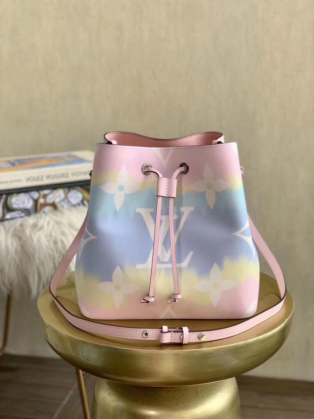 LVNÉONOÉ进得了办公室也看得了风景#