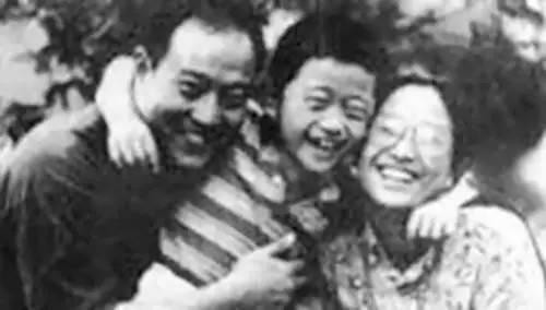 冯巩搭档牛群:被质疑贪污,64岁节目中晕倒,这些年他有多惨?