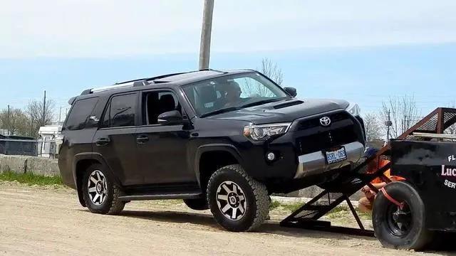 疯狂的陆巡,丰田陆巡霸道酷路泽