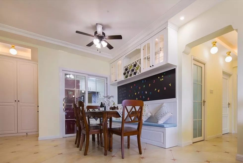 餐厅装卡座到底好不好,餐厅用什么卡座最合适