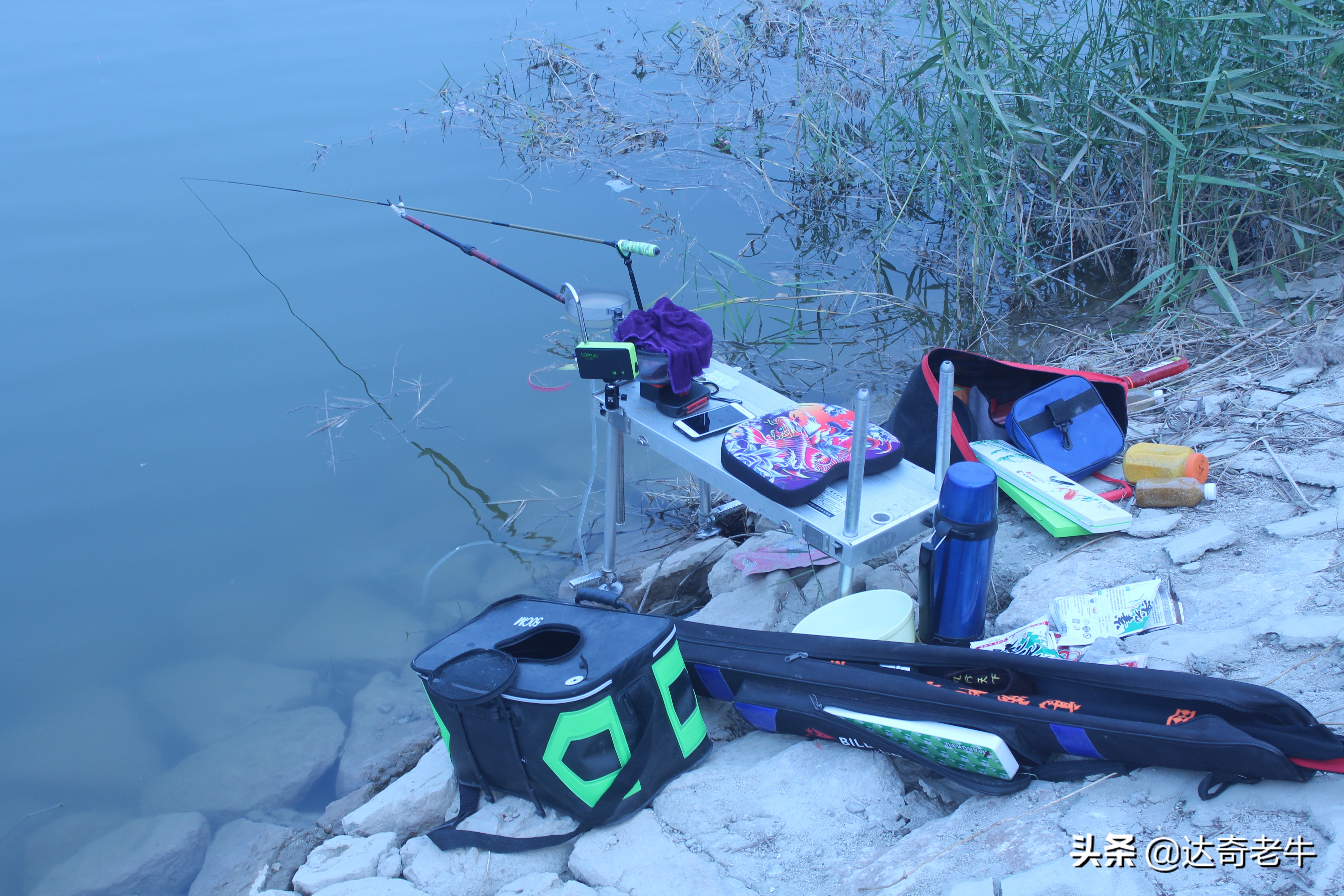 无倒刺的鱼钩怎么挂蚯蚓最好,不怕跑鱼的鱼钩