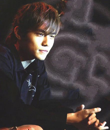 周杰伦出道与现在对比,周杰伦是如何出道的