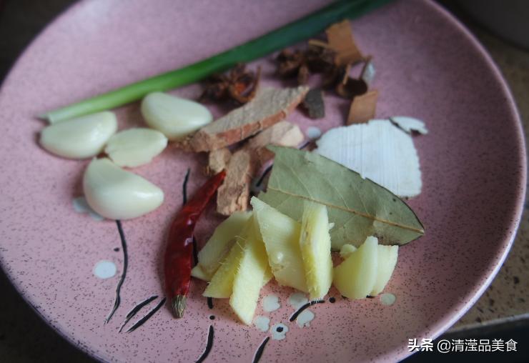 这样做卤鸡爪连骨头都入味，胶原蛋白满满
