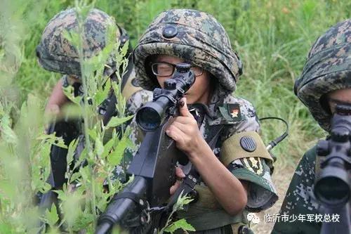 少儿军事夏令营暑假班,军事夏令营助力孩子们实现蜕变