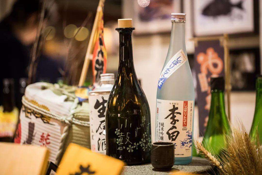 日式酒场大哥大出来营业了，凌晨3点还被小仙女围观