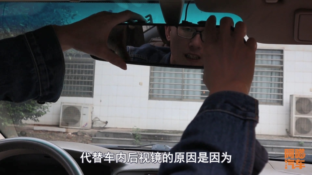 车内后视镜太小，看不到后排座椅，可以换成大屏行车记录仪吗？