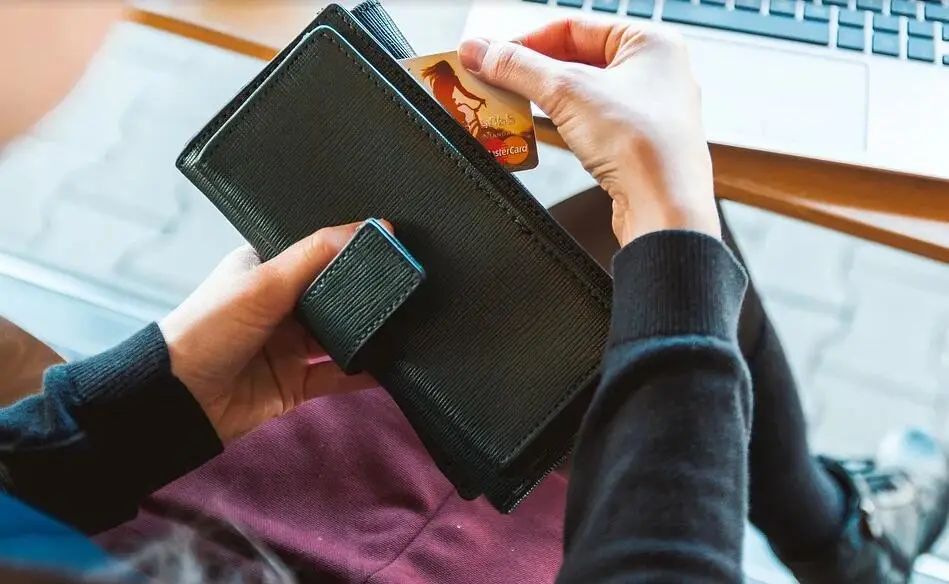 怎么用10万还银行30万贷款,银行贷款为什么只能一年还10万