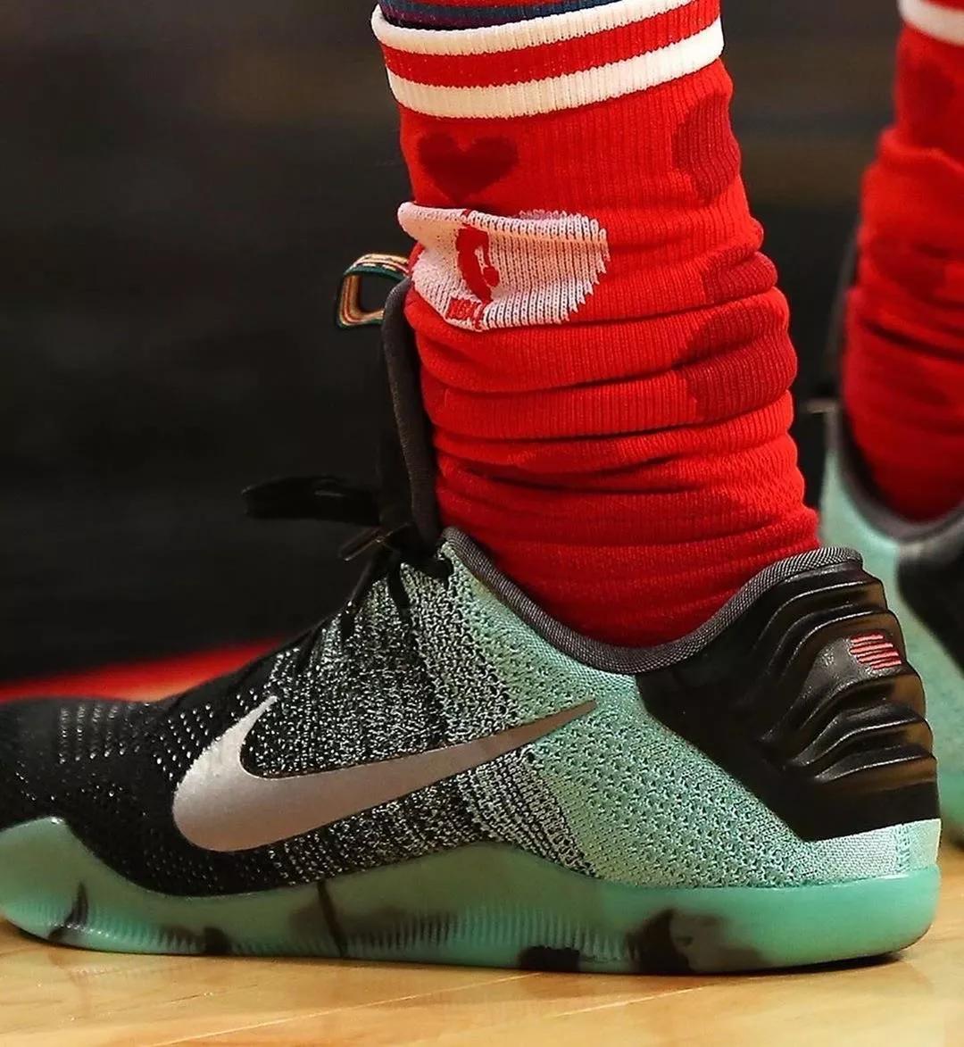 科比生涯最高分穿什么鞋,科比五名人堂配色nba上脚