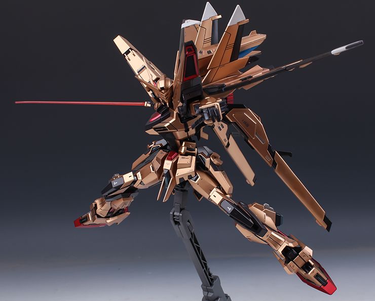 佳作：瘦脸神技，黄金拂晓高达改造