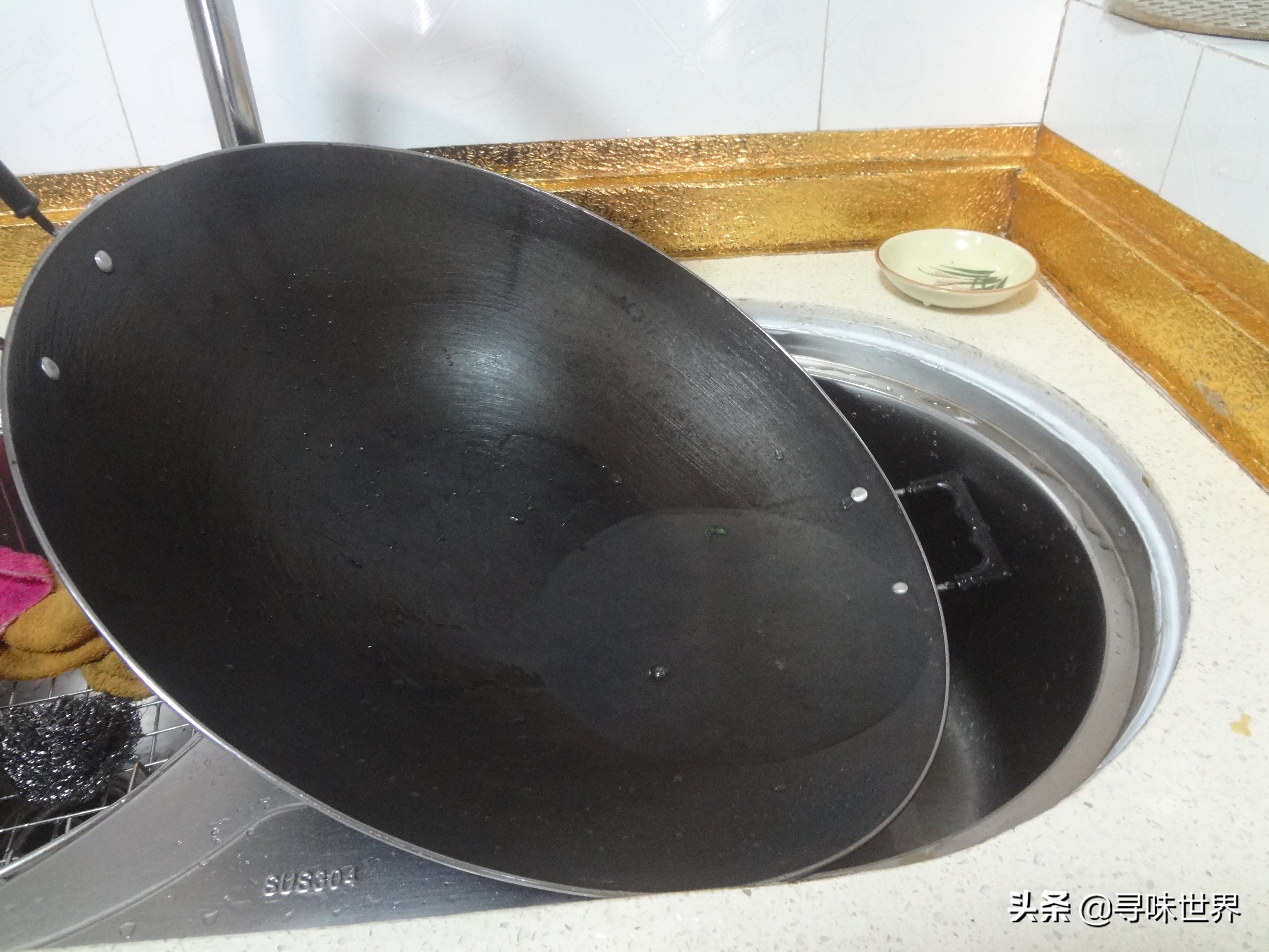 新铁锅去除铁锅锈的最佳方法,怎么防止铁锅生锈沾锅