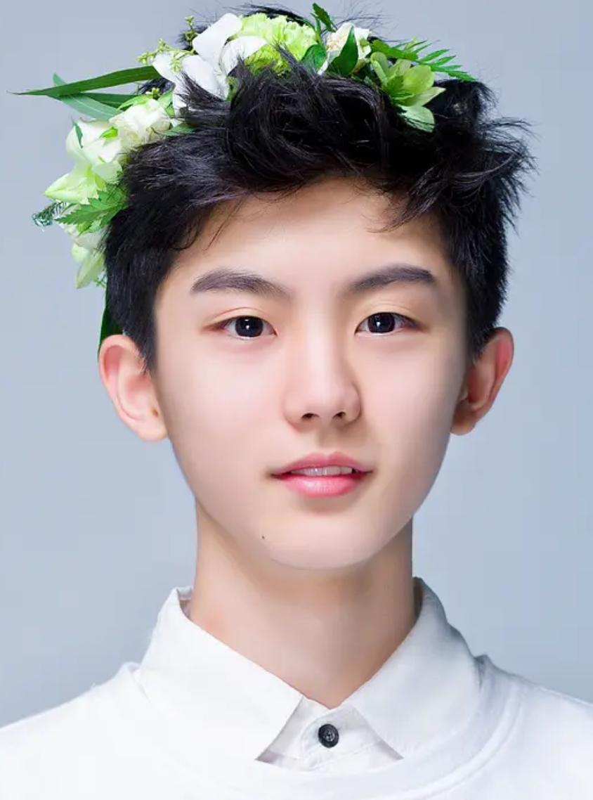 马嘉祺在快乐大本营唱快乐星球,马嘉祺被团队围唱什么是快乐星球