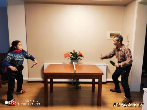 社区抗疫执勤队员的暖心事,警民同心抗疫心系群众送温暖