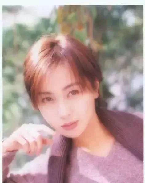 夜店出来的明星，男友女友换着玩，却被拍在沙滩上？｜人物计划26