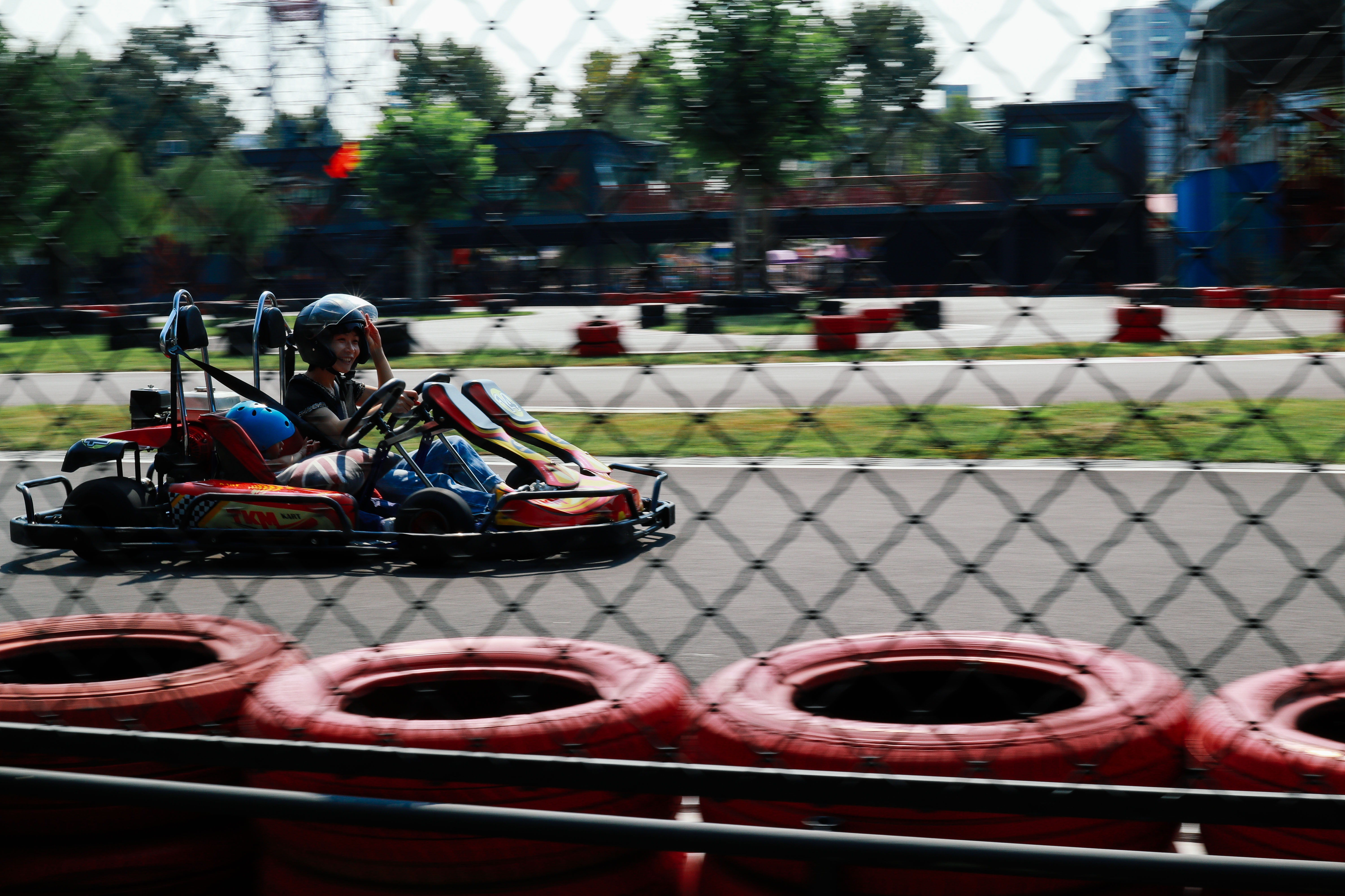 相机怎么抓拍运动中的人,单反相机运动拍摄技巧