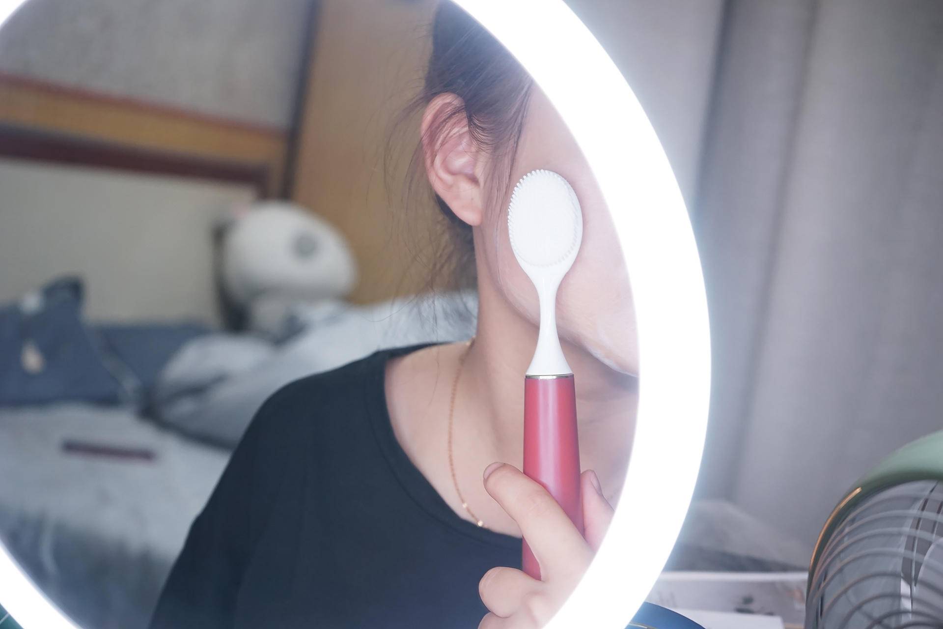 牙齿更干净健康，脸蛋也要美美的！罗曼藏不住的“小心机”