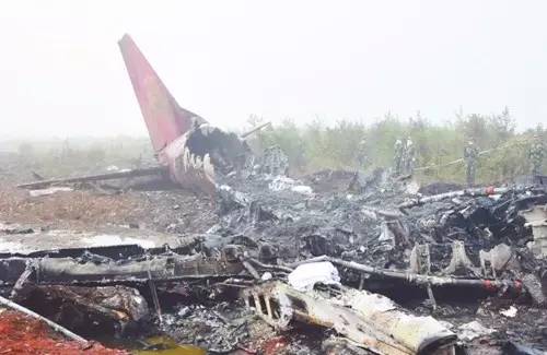 飞机出故障飞机配置降落伞,一架飞机降落伞