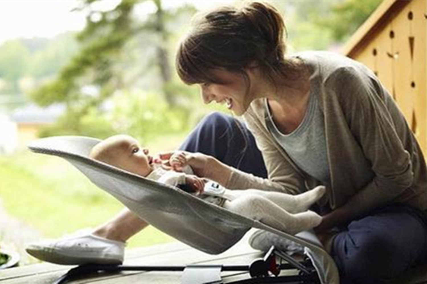 婴儿床安全隐患,婴儿床怎么避免危险