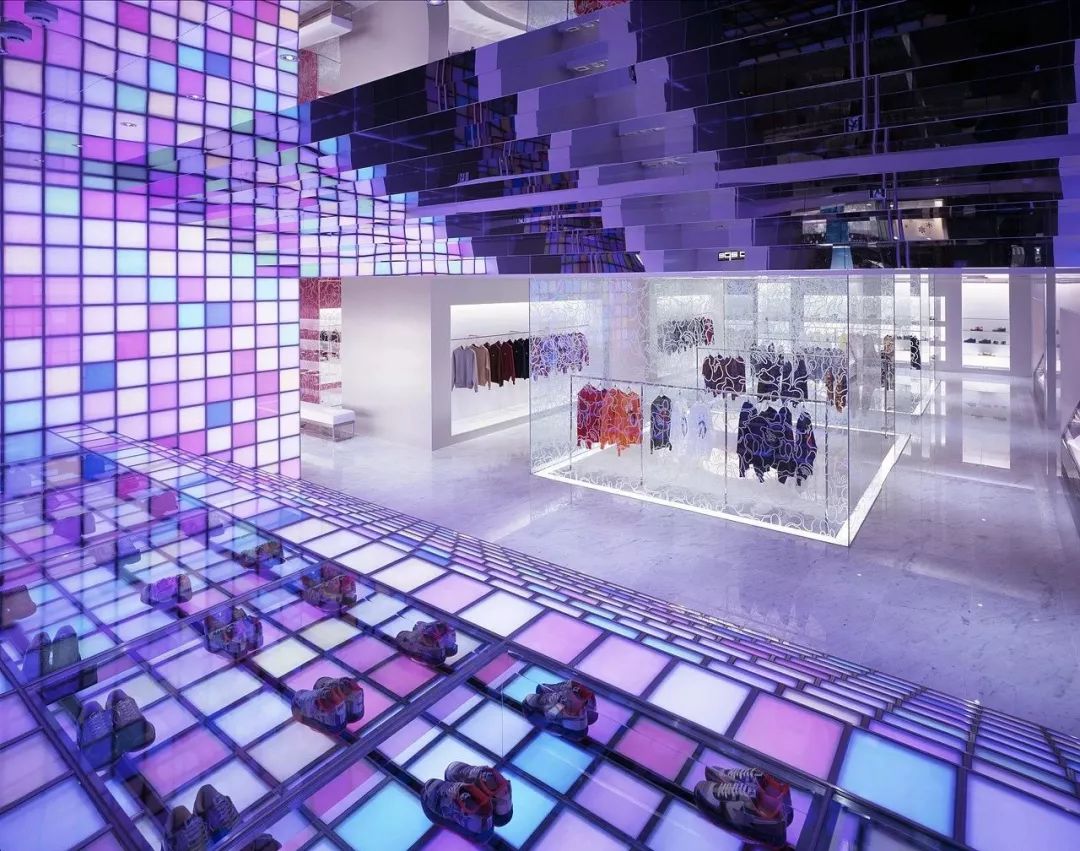 从优衣库到南京步行街,优衣库到路易威登