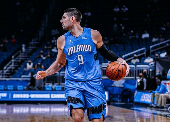 就在今天，一项前无古人的NBA纪录，被一位白人中锋完成了