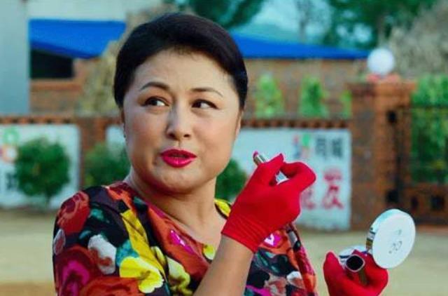 于月仙告别仪式赵本山去现场了吗,于月仙参加赵忠祥葬礼的穿着