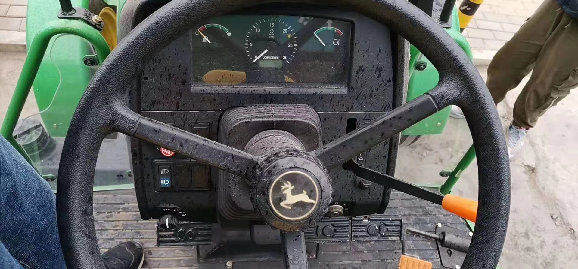 这台拖拉机值不值49万,为什么万年红拖拉机那么便宜