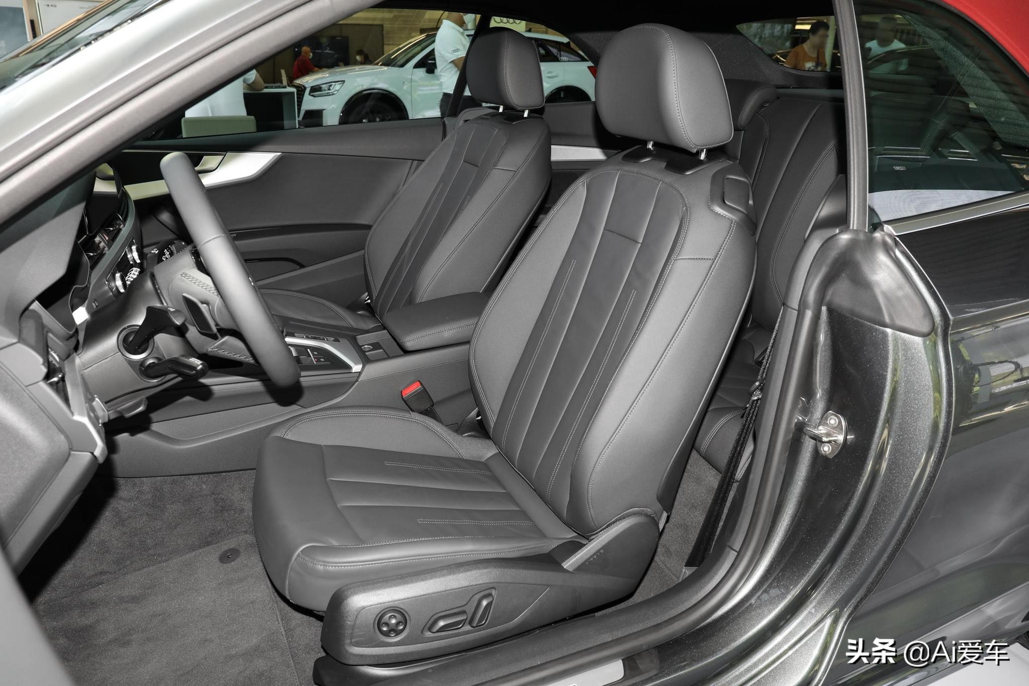 2门4座硬顶进口轿跑，大排量油耗6.4L，原装豪华品牌，实拍奥迪A5