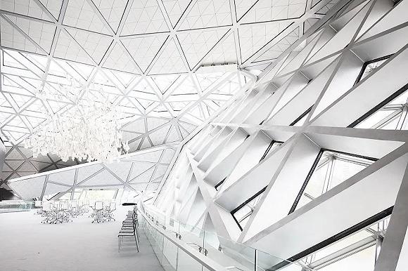 “世界有360度，我们为什么只坚持一个方向？”