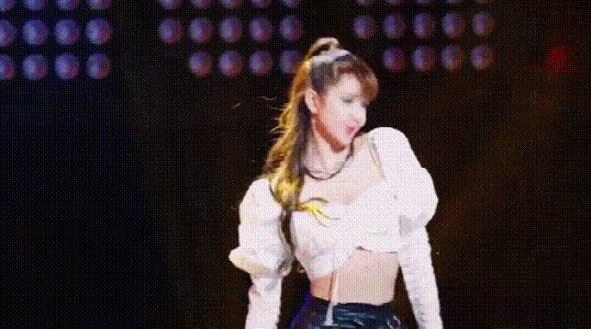 青你2练习生造型太糟糕，油腻韩风太坑人！虞书欣衣品意外成最佳