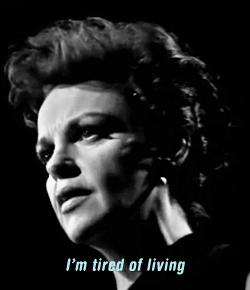 被迫吃药堕胎、被老板骚扰，天使面孔的她被娱乐圈折磨了一辈子