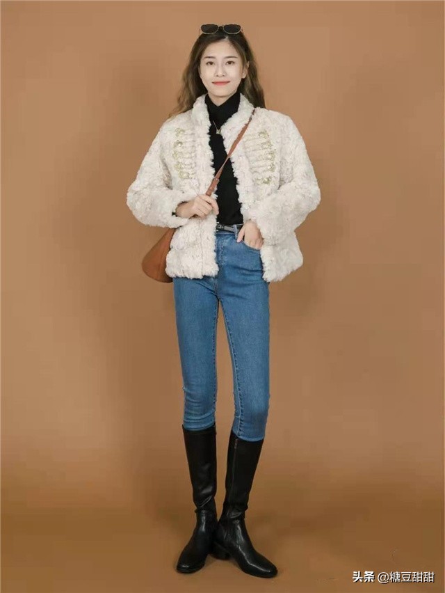 黑色的羊羔毛怎么搭配,羊羔毛和羊毛哪款穿上会显瘦