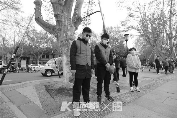 *安门天**广场时隔十年再下半旗，为留在寒冬里的他们