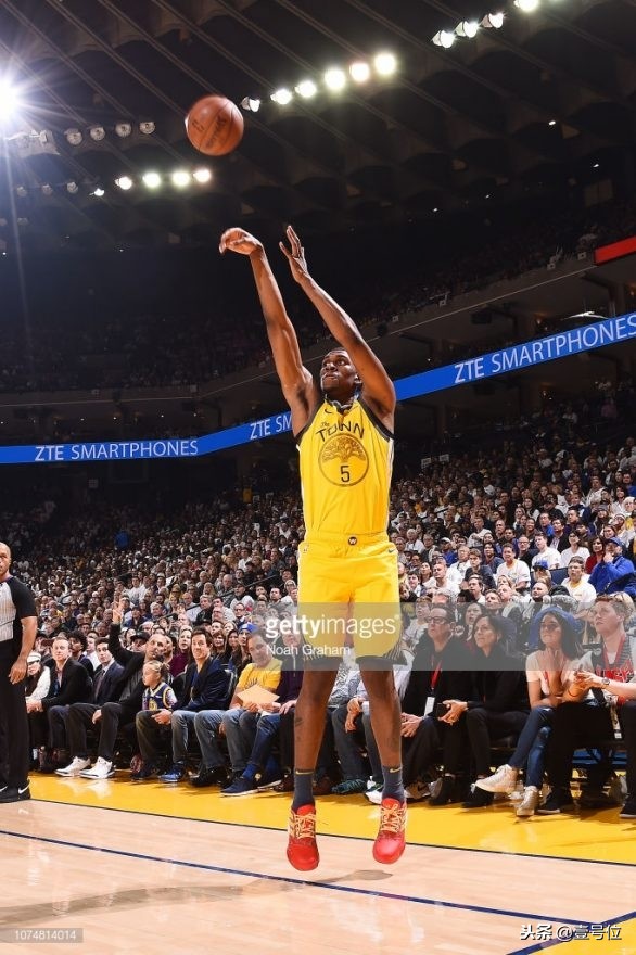 2018圣诞大战明星穿什么鞋,2018圣诞大战明星穿的球鞋