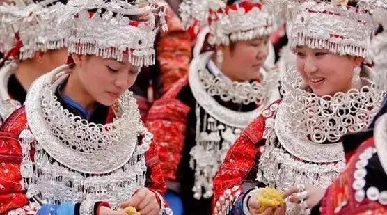 贵州用镰刀剃头的原始部落,偷南瓜是在哪里