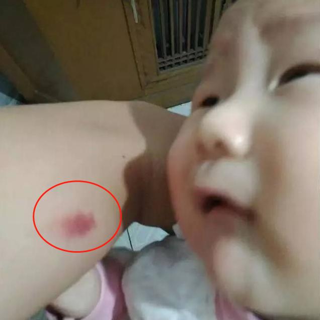 新生儿吃奶都会很用力吗,新生儿吃奶力度有吸奶器大吗