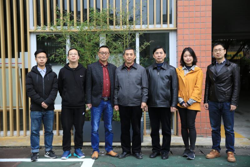 成就有思想的教师打造有思想的课堂！金牛区黄爱民工作室努力着