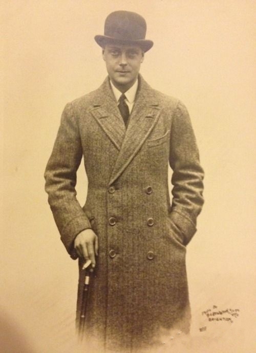 粗花呢西装搭配酒红色西裤,新中式复古风西装穿搭