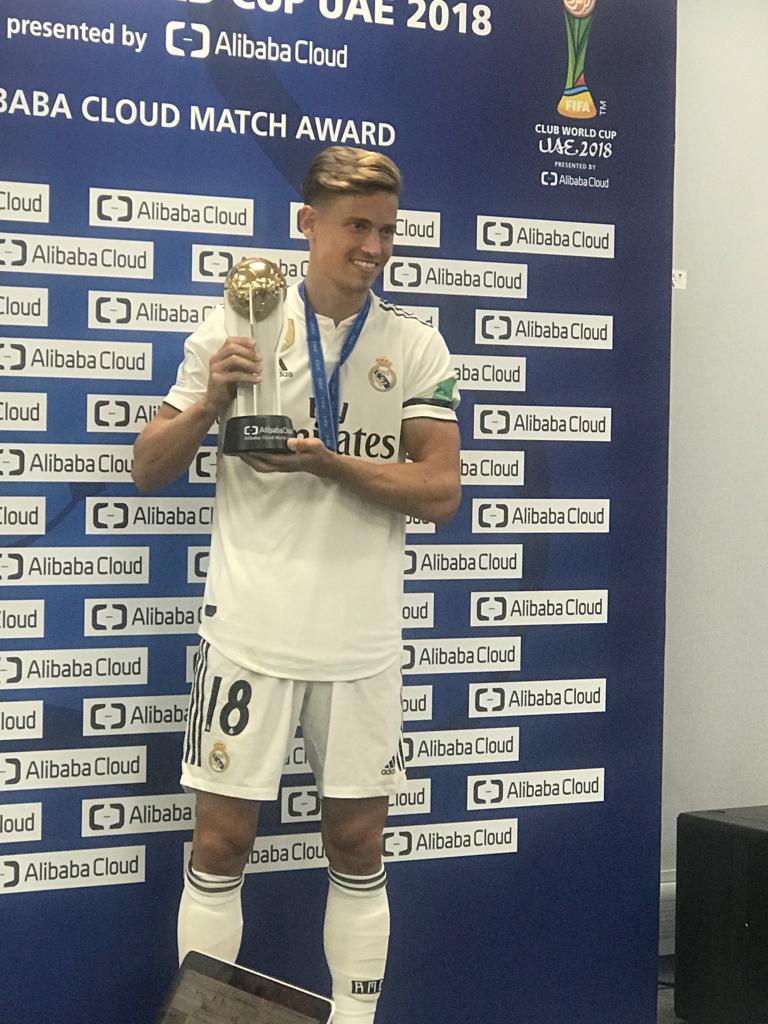 71场进1球！皇马“太子”铁树开花打进生涯首球，女友激动看哭